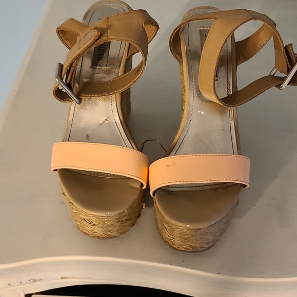 Steve Madden peach wedges. - Picture 4 of 6